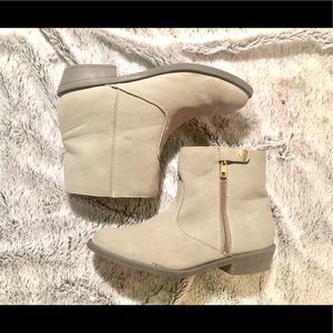 The Children's Place Size 4 Booties